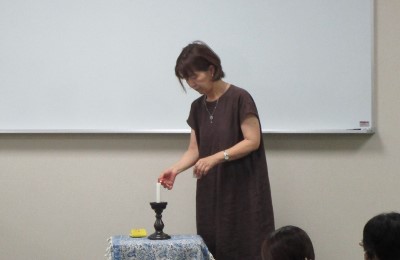 ろうそく点火の様子