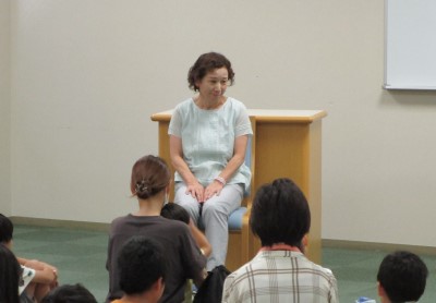 「おいしいおかゆ」を語っている様子