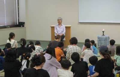 「チモとかしこいおひめさま」を語っている様子