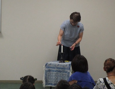 ろうそく点火の様子