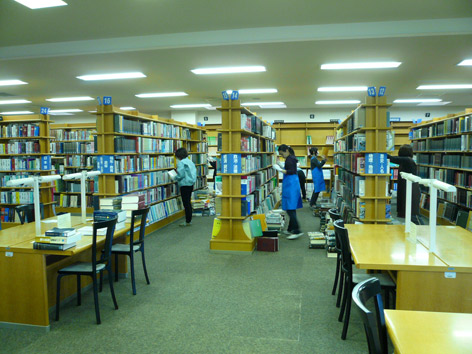 成田市立図書館の自習室